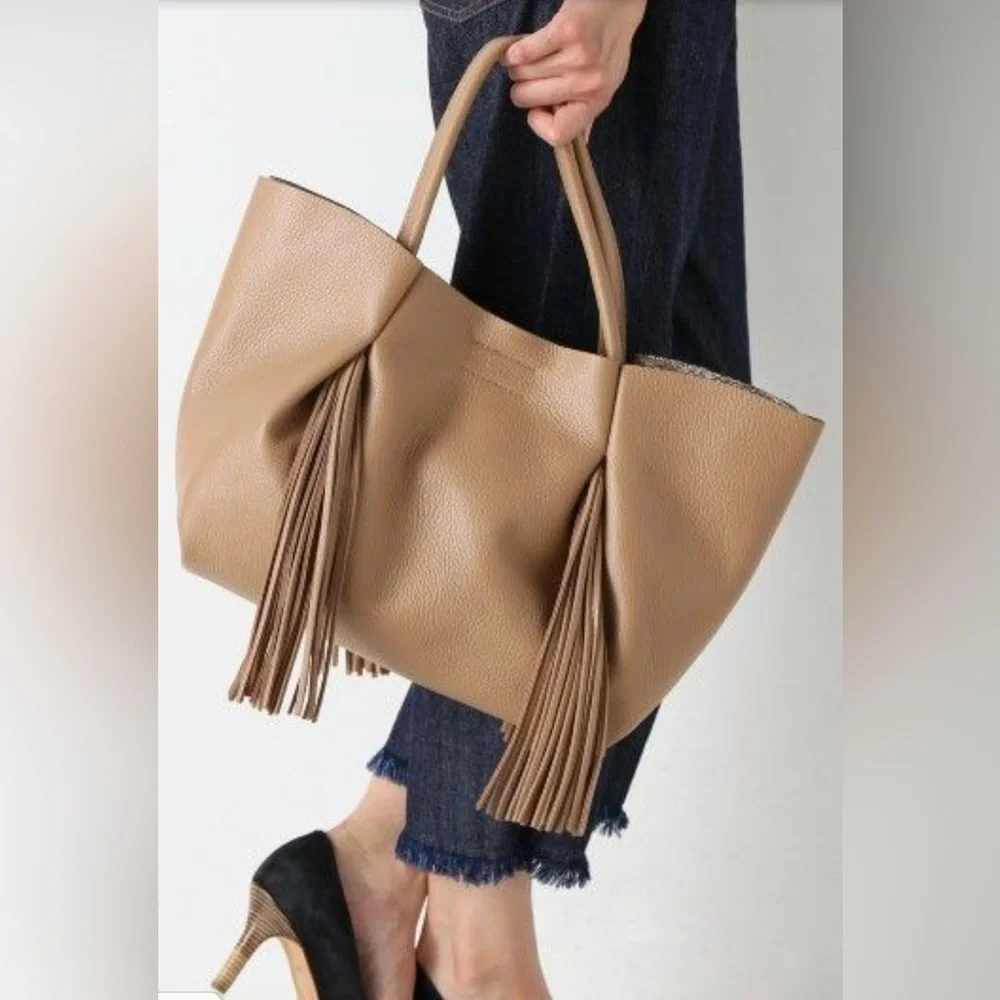 Naracamiche Gianni Chiarini tassel Tote bag - Picture 1 of 9